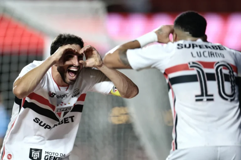 São Paulo Brilha no MorumBis: Vitória por 2 a 0 sobre o Grêmio com Gols de Lucas e Calleri Garante Liderança Provisória do Brasileirão e Consolida Boa Fase