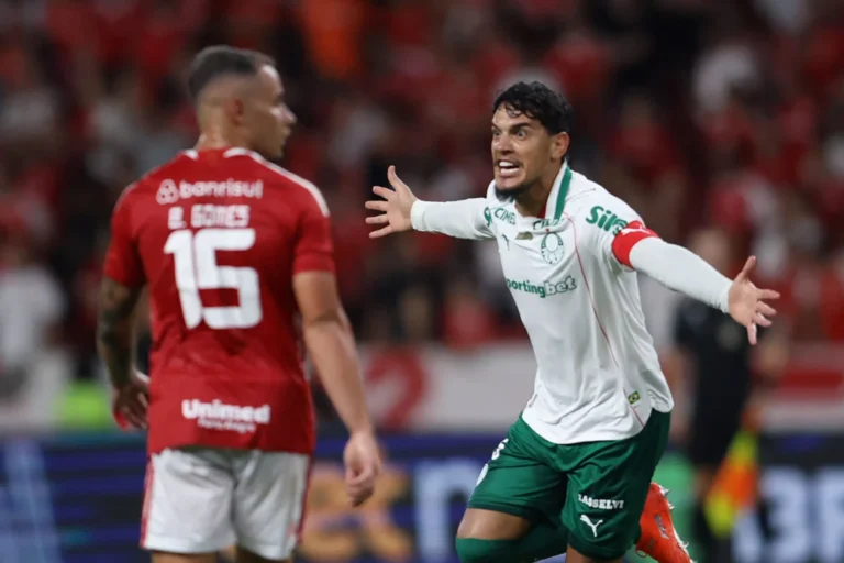 Palmeiras Assume Liderança do Brasileirão com Gols de Gómez, Vitor Roque e Andreas Pereira em Vitória por 3 a 1 sobre o Internacional