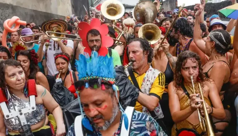 Carnaval: A Festa que Transforma Criatividade em Renda e Fortalece Pequenos Negócios no Brasil