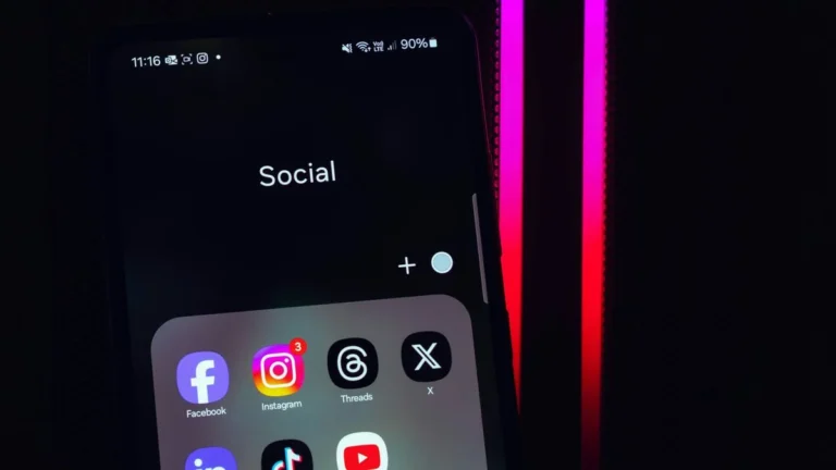 Vagueposting: O Que É e Como a Tendência Enigmática das Redes Sociais Impulsiona o Engajamento e a Curiosidade no TikTok e X