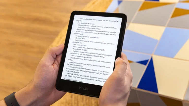 Kindle cansa mais a visão que o livro físico? Oftalmologista desvenda o mito e oferece dicas para proteger seus olhos ao ler