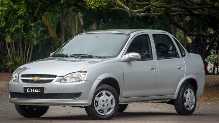 Chocado? Veja Quanto Custaria um Chevrolet Corsa Classic de 1995 Hoje, Corrigido pela Inflação, e Compare com o Onix Plus
