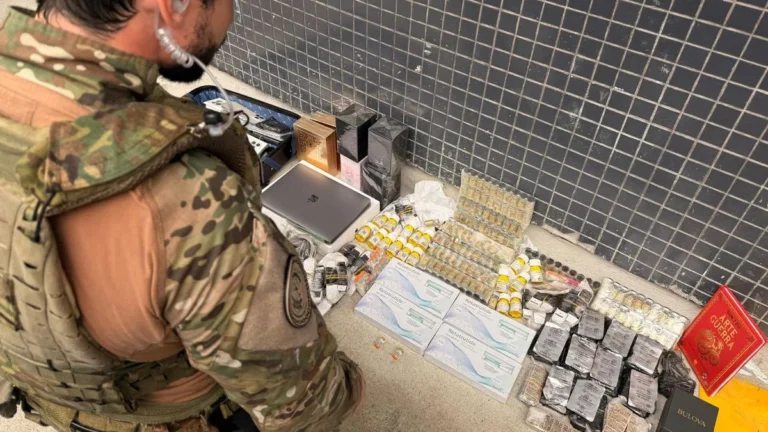 Operação Carnaval 2026: PRF apreende carga milionária de iPhones, MacBooks e anabolizantes contrabandeados do Paraguai no Ceará; Três são presos