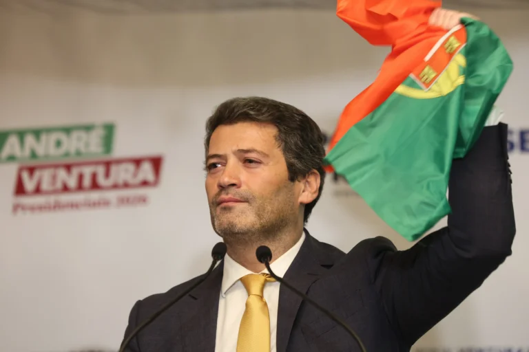 Parlamento de Portugal derruba imunidade de André Ventura e autoriza investigação por difamação