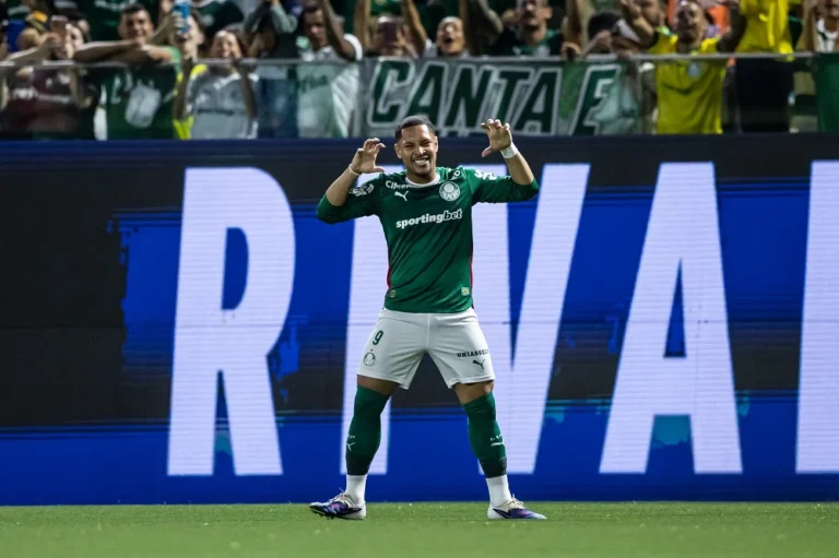 Palmeiras Confirma Favoritismo, Goleia Capivariano por 4 a 0 com Dois Gols de Vitor Roque e Estreia de Jhon Arias, Avançando às Semifinais do Paulistão