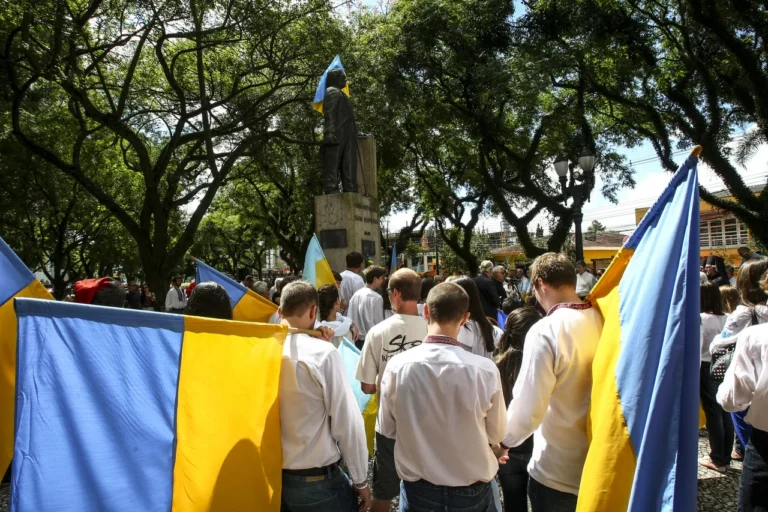 Comunidade Ucraniana no Brasil Organiza Dia de Mobilização pela Paz Após 4 Anos de Guerra