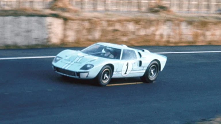 Ford GT40: A Lenda Americana que Nasceu da Vingança e Conquistou Le Mans, Destronando a Ferrari