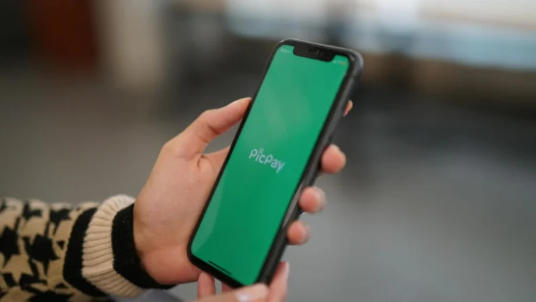 PicPay inova no cartão de crédito: ‘Pula Compra’ permite adiar pagamento para a próxima fatura e parcelar compras à vista direto no app
