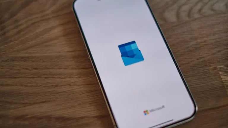 Bug Inesperado no Outlook Faz Mouse Desaparecer e Microsoft Sugere Solução Curiosa com PowerPoint