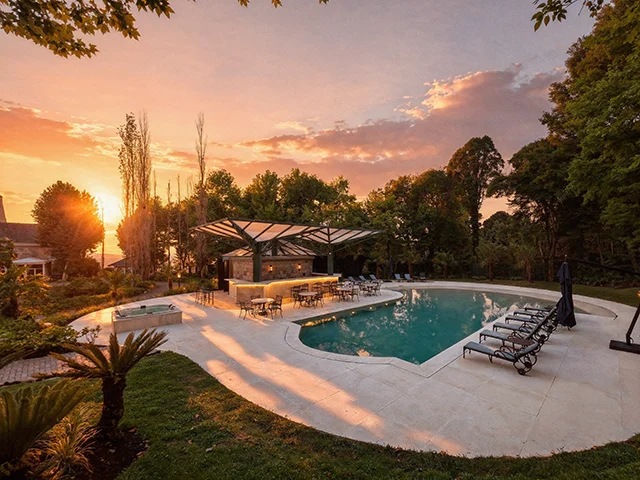 Castelo Saint Andrews: Shows Especiais à Beira da Piscina em Março
