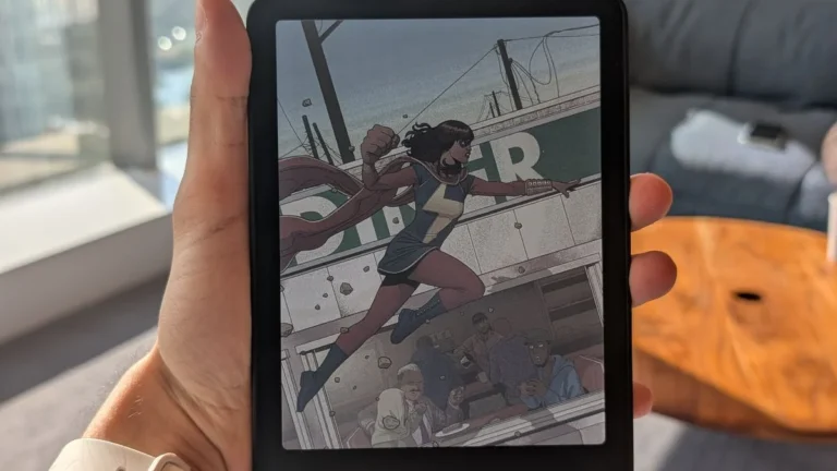 Amazon Faz Queima de Estoque: Kindle Colorsoft Signature Edition com Tela Colorida e Carregamento Wireless Alcança Menor Preço do Ano