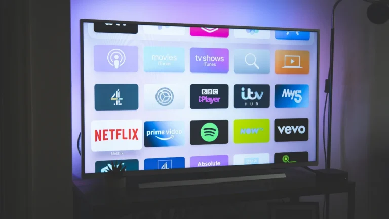 Ataques Hackers em Smart TVs e TV Boxes: Saiba Como Blindar Seus Aparelhos e Proteger Sua Privacidade Digital em Casa