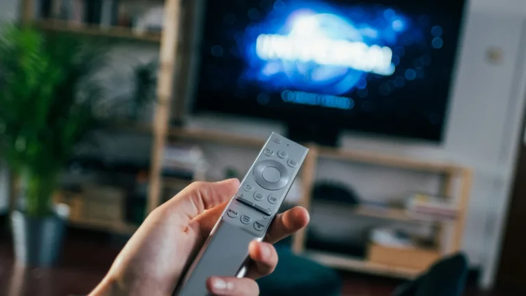 TV ao vivo na palma da mão: 3 apps de streaming para assistir canais online sem antena e com programação completa