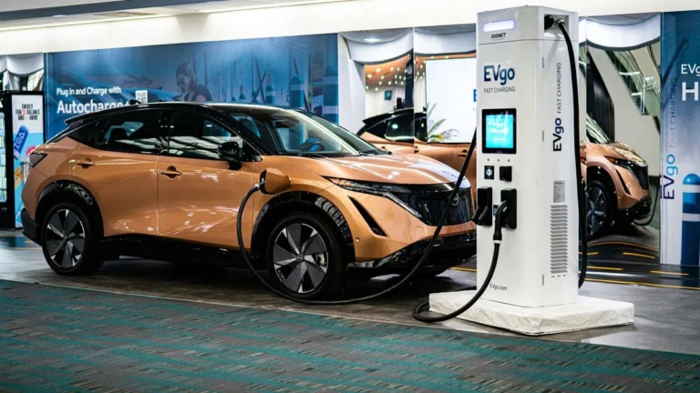 Recarga Rápida para Carros Elétricos no Brasil Dispara 167% em Um Ano e Redesenha a Mobilidade Sustentável