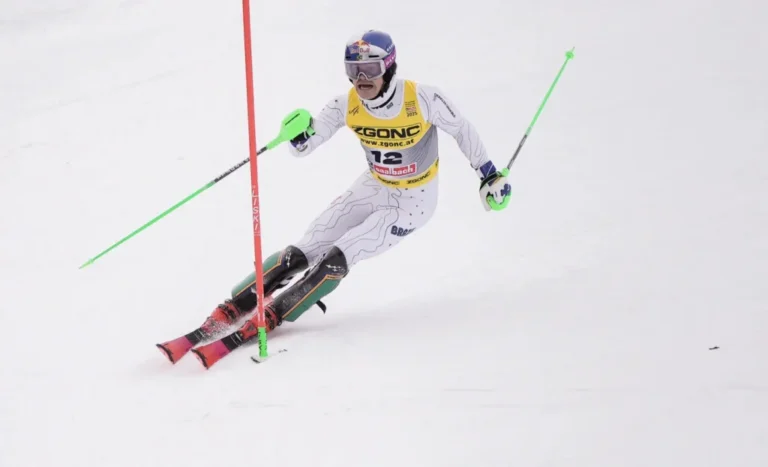 O Milagre da Gravidade: A Ciência Secreta que Permite aos Atletas de Salto de Esqui Voar sem Asas e Desafiar a Queda Livre