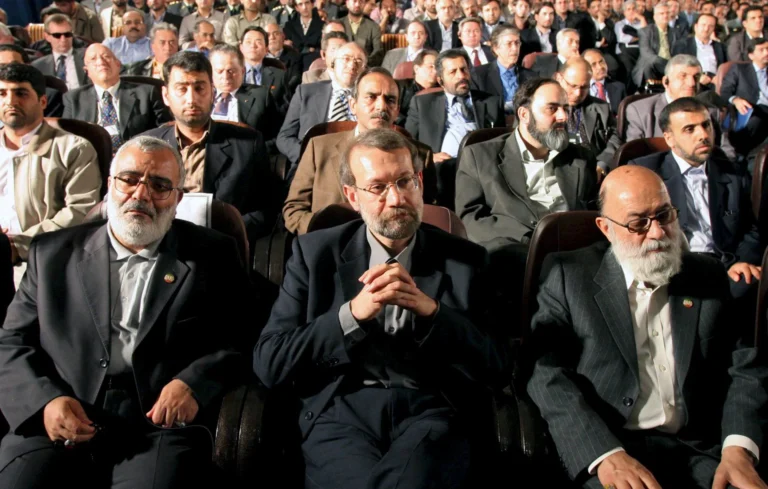 Sucessão de Khamenei: Ali Larijani assume poder no Irã após morte do líder supremo em ataque