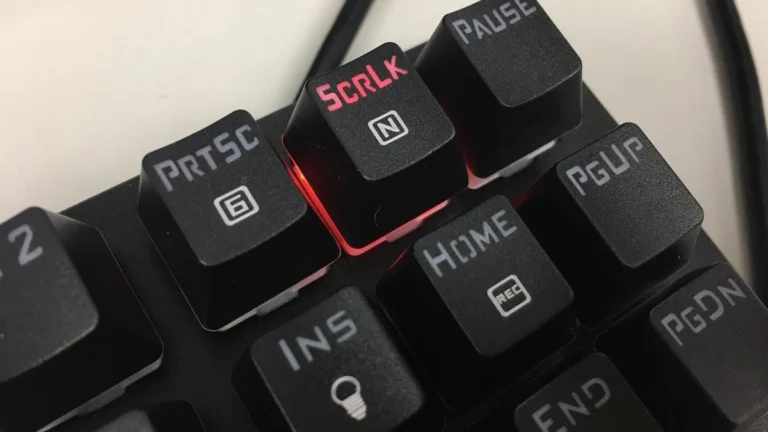 Scroll Lock Ativou Sozinho no Seu PC ou Notebook? Veja Como Desativar Essa Tecla ‘Esquecida’ Rapidamente e Volte ao Normal!