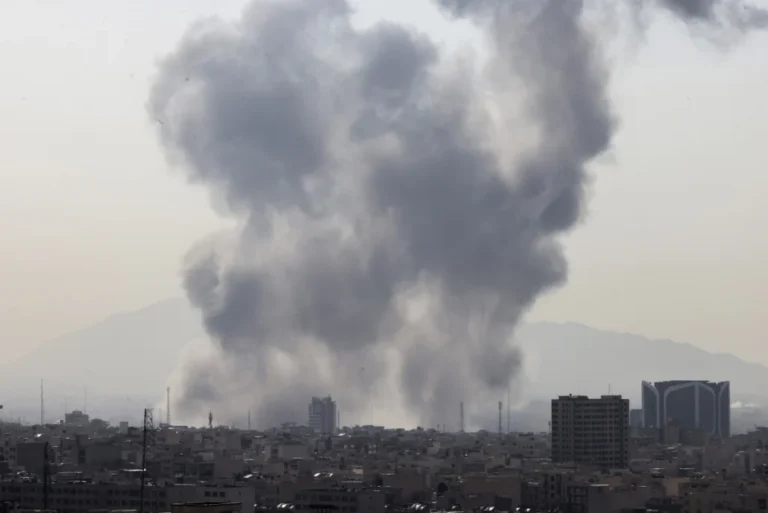 Rússia Compartilha Informações Cruciais com Irã para Localizar Alvos dos EUA no Oriente Médio, Revela Jornal