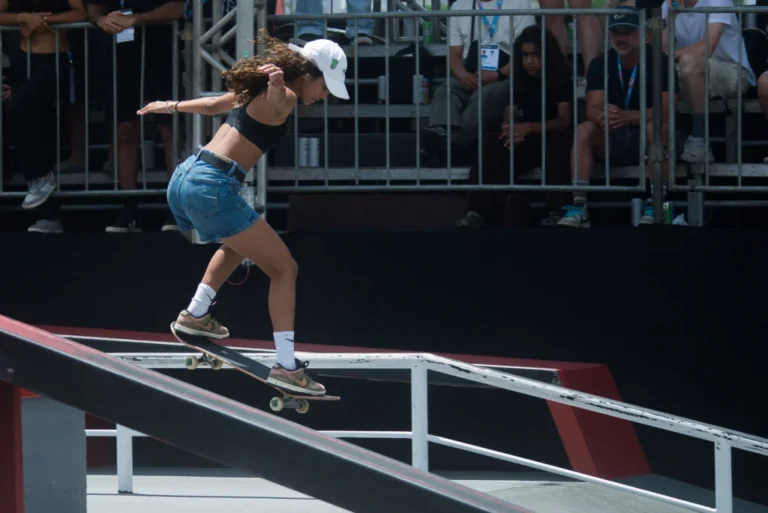 Rayssa Leal: Luta e Superação Marcam Desempenho da Fadinha no Mundial de Skate de São Paulo, Onde Se Machuca e Termina em 4º Lugar