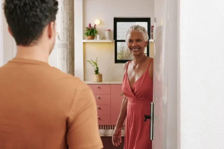 Anfitriões 60+ no Airbnb: A Nova Onda de Hospitalidade que Transforma Experiências e Rendas no Brasil