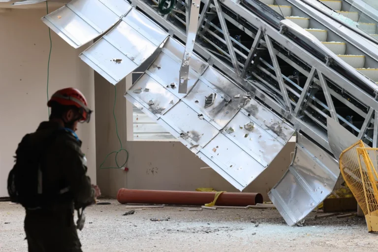 Irã acusa de usar bombas de fragmentação em ataques a Israel, mirando civis e causando mortes