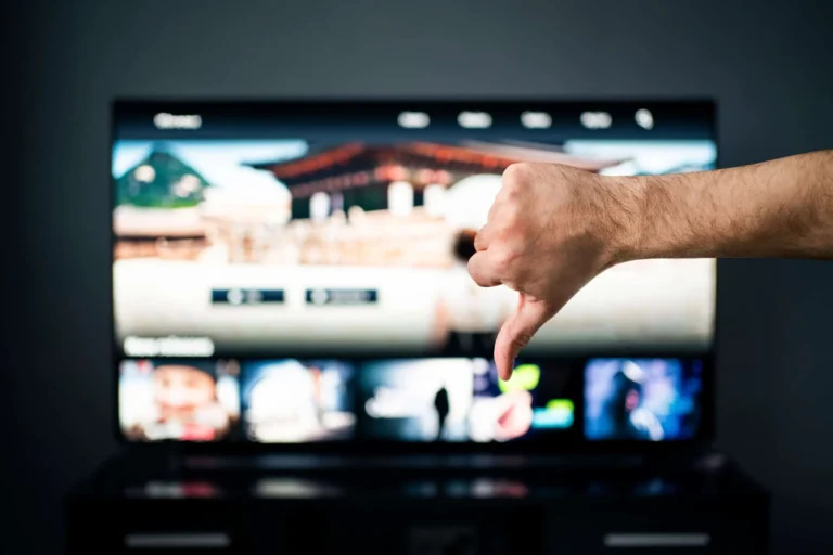 Sua Smart TV está travando? Descubra como resolver problemas de lentidão e aplicativos fechando sozinhos