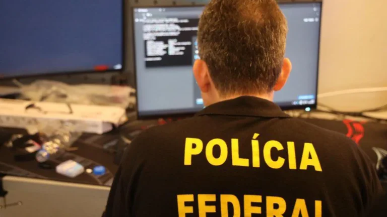 Polícia Federal: Ferramentas Cellebrite e GrayKey rastreiam mensagens apagadas e quebram criptografia de celulares em investigações criminais