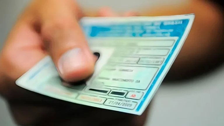 Regras da 1ª CNH podem retroceder após pressão de autoescolas: Entenda o que muda e a polêmica da habilitação para 16 anos