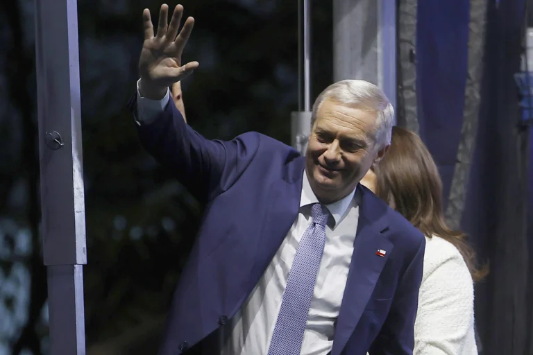 Chile de Kast Anuncia Barreiras na Fronteira com Bolívia para Conter Imigração Irregular