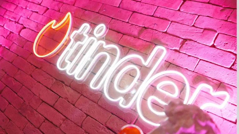 Tinder Revoluciona Busca por Matches: App Agora Combina Perfis por Gosto Musical e Signos Compatíveis