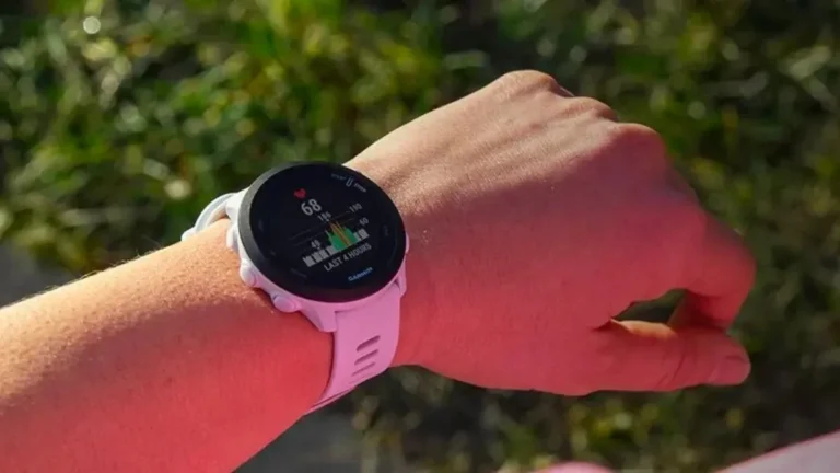 Amazon Derruba Preço do Garmin Forerunner 55 com GPS Integrado: Relógio Esportivo para Corredores Atinge Menor Valor do Ano com Desconto Agressivo