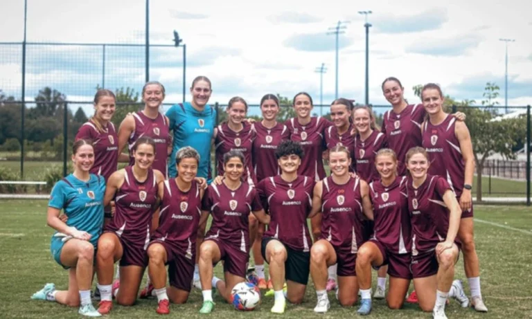Jogadoras Iranianas Acusadas de Traição por Recusa ao Hino Encontram Novo Lar e Apoio no Clube Australiano Brisbane Roar