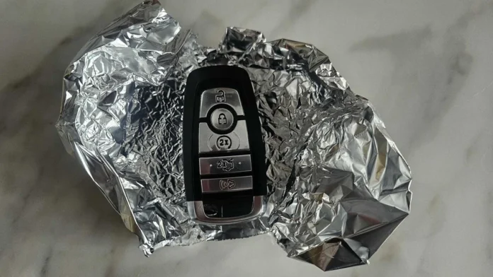 Papel Alumínio Vira Aliado Inesperado Contra Roubo de Carros com Chave Digital: Entenda Como Proteger Seu Veículo do Golpe 'Relay Attack'