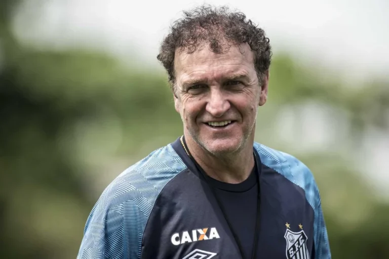 Santos Anuncia Retorno de Cuca para Quarta Passagem no Clube e Contrato Até 2026 Após Demissão de Vojvoda