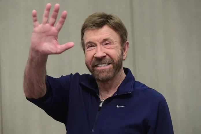 Chuck Norris, o Ícone das Artes Marciais e do Cinema de Ação, Morre aos 86 Anos no Havaí