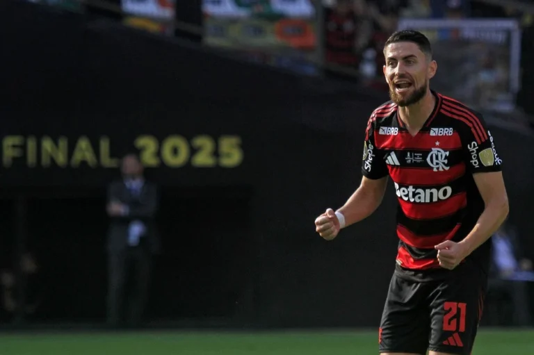 Jorginho, do Flamengo, Acusa Chappell Roan de Desrespeitar Filha em Hotel de São Paulo e Desabafa: ‘Não Merece Carinho dos Fãs’