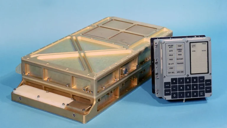 O Computador da Apollo 11 Era Menos Potente que um Nintendinho? A Surpreendente Tecnologia que Levou o Homem à Lua