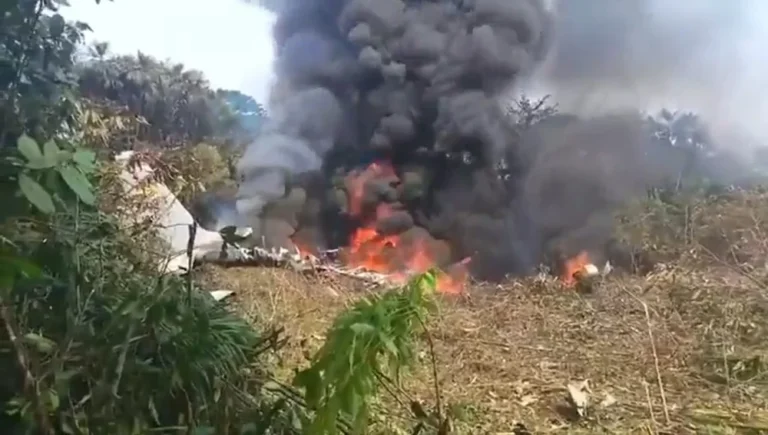 Avião militar Hércules C-130 cai na Colômbia com 125 a bordo; 8 mortos e 83 feridos