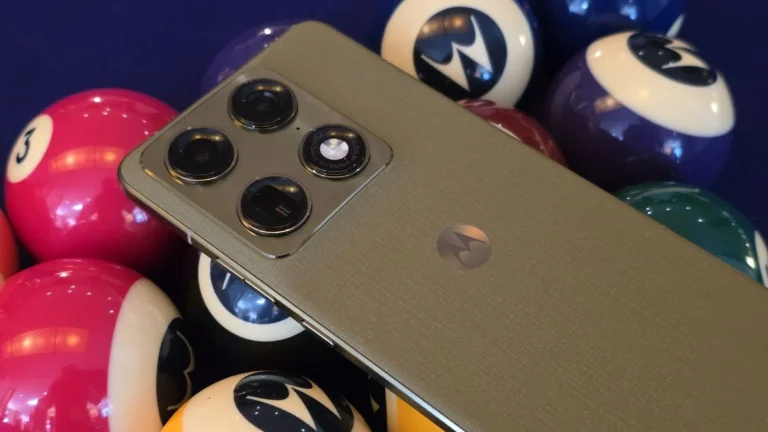 Motorola Signature Revoluciona com Bateria de 21 Horas e Carga de 90 W: Desafio Direto a Samsung e Apple