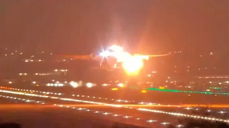 Pânico em Guarulhos: Motor de Airbus da Delta explode após decolagem para Atlanta, forçando pouso de emergência e assustando moradores
