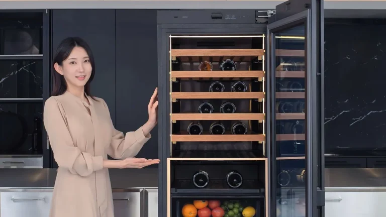Adega da Samsung com IA: Conheça a AI Wine Refrigerator que Reconhece Seus Vinhos, Otimiza o Armazenamento e Sugere Harmonizações