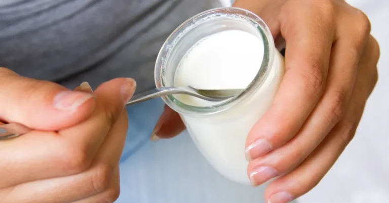 Iogurtes Proteicos: Descubra os Benefícios, Como Escolher e Cuidados Essenciais para um Consumo Saudável