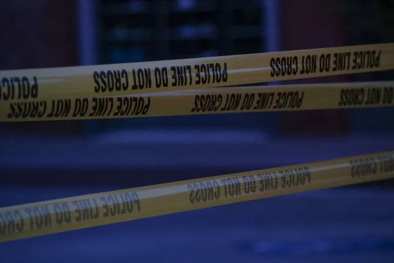 FBI investiga possíveis vínculos terroristas em tiroteio que deixou 3 mortos e 18 feridos em Austin, Texas