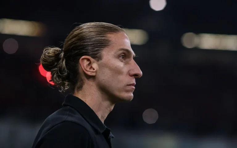 Filipe Luís se Despede do Flamengo ‘Em Paz e de Cabeça Erguida’ Após Demissão por Goleada no Carioca