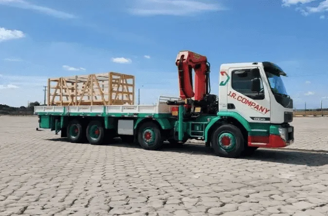 J.R Company Contrata Motoristas de Caminhão Munck em São José dos Pinhais (PR): Vagas Exclusivas para Profissionais com CNH E e Experiência