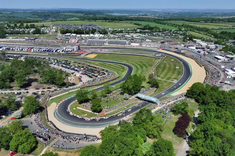 Circuitos Esquecidos da F1: Entenda Por Que Pistas Icônicas Como Jacarepaguá e Brands Hatch Saíram do Calendário