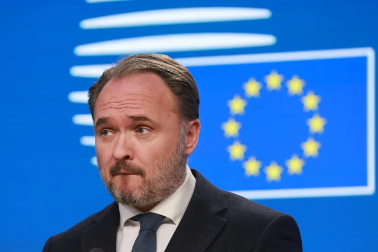 UE recomenda cortes em viagens de carro e avião para evitar crise de combustível