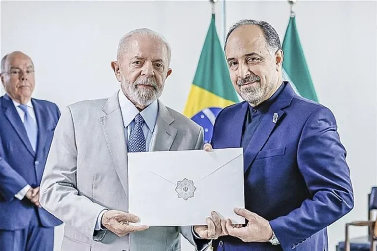 Irã Garante Continuidade no Fornecimento de Fertilizantes ao Brasil Apesar de Conflitos no Oriente Médio