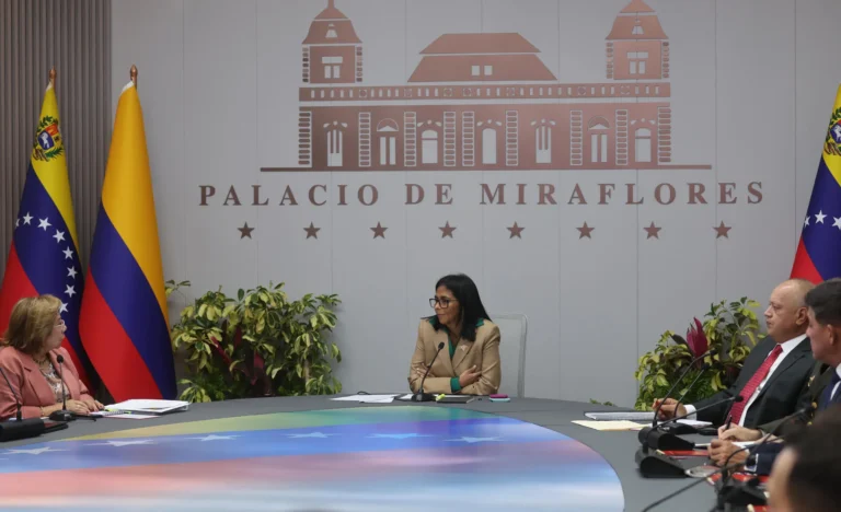 EUA retiram sanções contra Delcy Rodríguez, ditadora interina da Venezuela, em movimento diplomático surpreendente