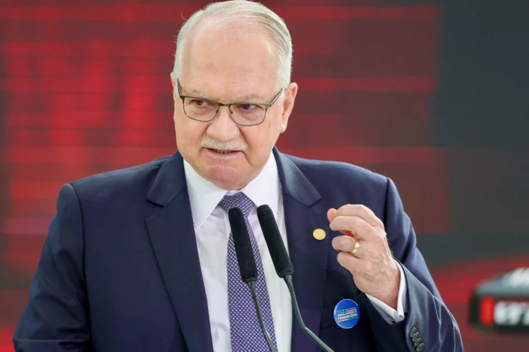 Fachin rebate críticas dos EUA e defende liberdade de expressão no Brasil com limitações para combater crimes